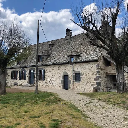 Holiday home Maison Typique Auvergnate, Piscine Et Four A Pain