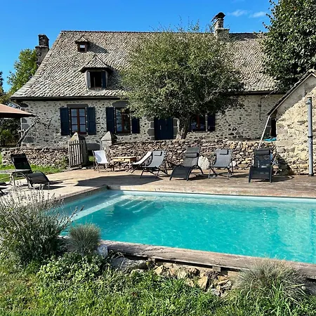 펜션 Maison Typique Auvergnate, Piscine Et Four A Pain