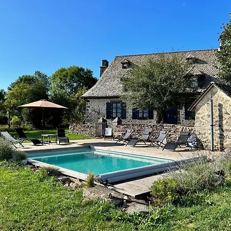 Maison Typique Auvergnate, Piscine Et Four A Pain