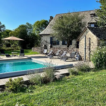 Maison Typique Auvergnate, Piscine Et Four A Pain *