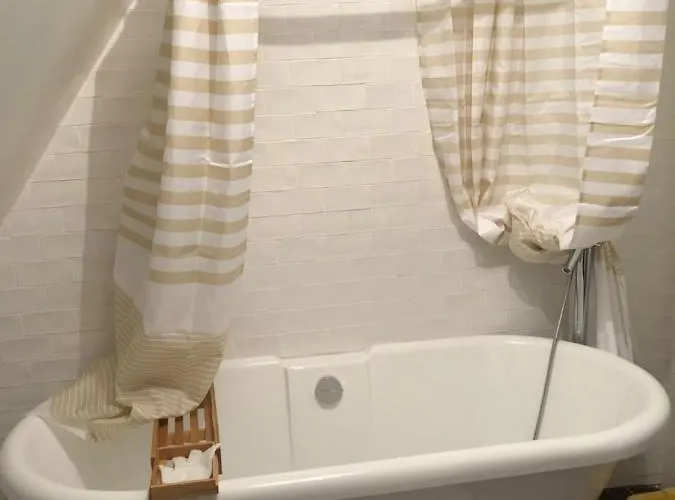 Holiday home Maison Typique Auvergnate, Piscine Et Four A Pain