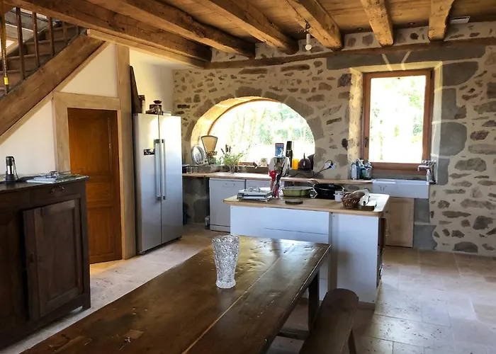 Holiday home Maison Typique Auvergnate, Piscine Et Four A Pain Saint-Christophe-Les-Gorges