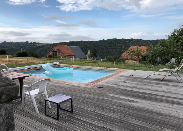 Maison Typique Auvergnate, Piscine Et Four A Pain