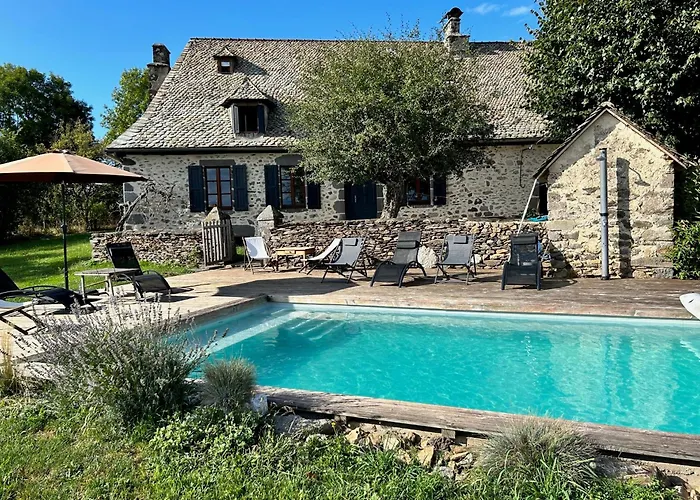 Holiday home Maison Typique Auvergnate, Piscine Et Four A Pain