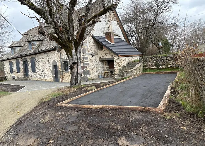 Holiday home Maison Typique Auvergnate, Piscine Et Four A Pain