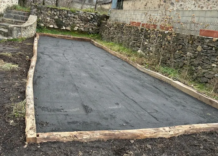 Maison Typique Auvergnate, Piscine Et Four A Pain